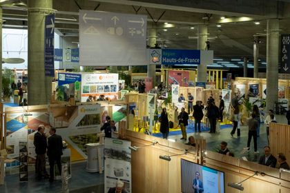 Die Ausstellungsfläche beim 12. Forum Bois Construction wurde von den zahlreichen Industriepartnern für ein breites Informations- und Beratungsangebot genutzt (Fotos: Vincenzo de Cunzo)