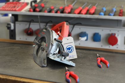 Reparatur einer Handkreissäge Reparatur einer Handkreissäge