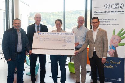 Spende der Layher-Mitarbeiter an das Kinderzentrum Maulbronn (Foto: Layher)