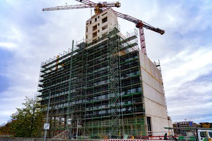 Außenansicht: Die Zentrale der UmweltBank wird auf 13 Geschossen eine Brutto-Grundfläche von rund 25 000 Quadratmetern bieten (Fotos: UmweltBank AG) 