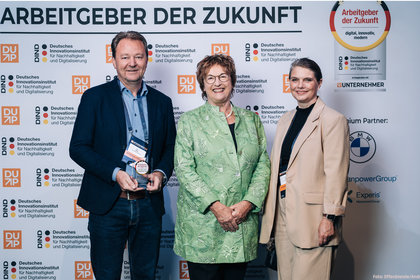 V.l.: Geschäftsführer Dirk Weiss (GH), Brigitte Zypries (Bundeswirtschaftsministerin a.D.) und Lohnbuchhaltung Renate Weiss (GH) (Foto: Offenblende/Andrej)