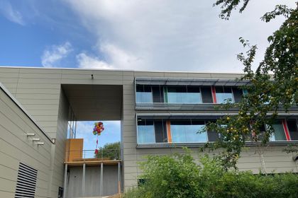 Am Universitätsklinikum Regensburg errichtete die Leukämiehilfe Ostbayern e.V. ein Sport- und Bewegungszentrum in Holzbauweise (Fotos: ABA HOLZ van Kempen GmbH)