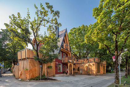 Steildach: Hexenhäusl am Kolumbusplatz