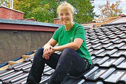 Dachdeckergesellin Theresa Janke bereitet sich momentan auf die Meisterprüfung vor Dachdeckergesellin Theresa Janke bereitet sich momentan auf die Meisterprüfung vor