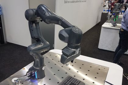 Collaborative robot from Germany: "Production 3" by Franka Emika Collaborative robot from Germany: "Production 3" by Franka Emika