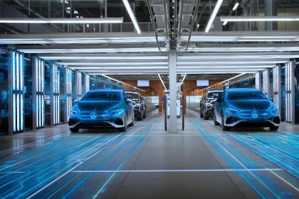 Mercedes-Benz Werke Rastatt (Deutschland), Kecskemét (Ungarn) und Peking (China) produzieren ab Mitte der Dekade neue MMA-Modelle (Mercedes Modular Architecture). Mercedes-Benz Werke Rastatt (Deutschland), Kecskemét (Ungarn) und Peking (China) produzieren ab Mitte der Dekade neue MMA-Modelle (Mercedes Modular Architecture).
