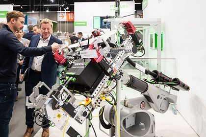 Besucher auf dem Stand von Murrelektronik auf der SPS 2023 Besucher auf dem Stand von Murrelektronik auf der SPS 2023