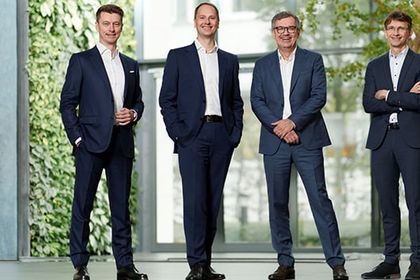 Lapp_Board_Lapp_Holding Lapp_Board_Lapp_Holding