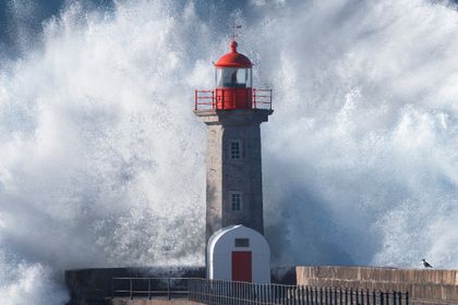 Leuchtturm, Brandung, Resilienz Leuchtturm, Brandung, Resilienz