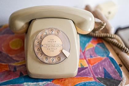 A telephone from the 1960s stands in a house on the grounds of the open-air museum at Kiekeberg. A telephone from the 1960s stands in a house on the grounds of the open-air museum at Kiekeberg.
