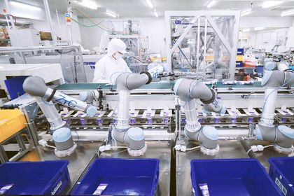 Material handling Universal Robots Material handling Universal Robots