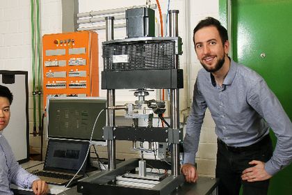 TU Kaiserslautern, Prüfmaschine TU Kaiserslautern, Prüfmaschine
