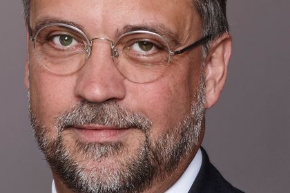 Wolfram Harnack ist neuer Geschäftsführer der ROHM Semiconductor Europe: »Ich sehe es als meine Aufgabe, gemeinsam mit Toshimitsu Suzuki unser Wachstum im Automobil- und Industriesegment weiter zu beschleunigen, insbesondere im Bereich Power und Anal Wolfram Harnack ist neuer Geschäftsführer der ROHM Semiconductor Europe: »Ich sehe es als meine Aufgabe, gemeinsam mit Toshimitsu Suzuki unser Wachstum im Automobil- und Industriesegment weiter zu beschleunigen, insbesondere im Bereich Power und Anal