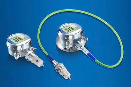 Der Leitfähigkeitssensor CombiLyz von Baumer hilft bei der Phasentrennung von Lebensmittel, Wasser und Reinigungsflüssigkeit. Er misst die elektrische Leitfähigkeit des vorbeiströmenden Mediums und schließt daraus auf die Art des Mediums und dessen K Der Leitfähigkeitssensor CombiLyz von Baumer hilft bei der Phasentrennung von Lebensmittel, Wasser und Reinigungsflüssigkeit. Er misst die elektrische Leitfähigkeit des vorbeiströmenden Mediums und schließt daraus auf die Art des Mediums und dessen K