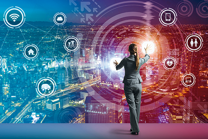 Frau im IoT