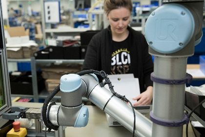 Calloborating robot arms, Universal Robots Calloborating robot arms, Universal Robots
