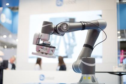 Intelligent robotic arm