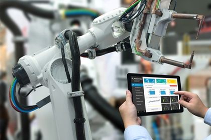 Industrie-Roboter mit Tablet Industrie-Roboter mit Tablet