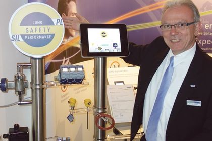 Matthias Garbsch mit der neuen Marke Jumo Safety Performance Matthias Garbsch mit der neuen Marke Jumo Safety Performance