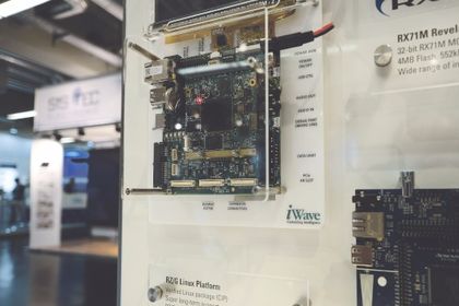 Evaluation-Board am Stand von Renesas