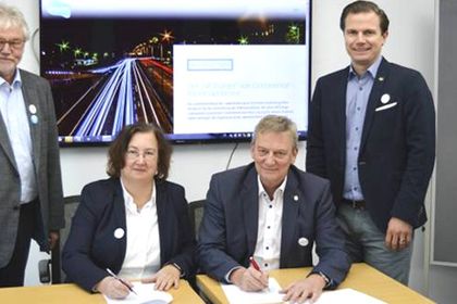 Vertragsunterzeichnung der Messe Stuttgart Vertragsunterzeichnung der Messe Stuttgart