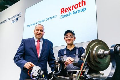 Steffen Haack von Bosch Rexroth am Messestand Steffen Haack von Bosch Rexroth am Messestand