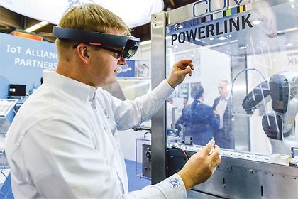 Hololens data glasses in use Hololens data glasses in use