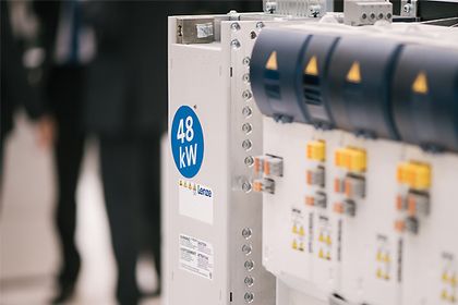 Rückspeiseeinheit in zwei Leistungsstufen von Lenze Rückspeiseeinheit in zwei Leistungsstufen von Lenze