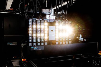In a PTB laboratory, solar cells are irradiated with white light and monochrome light and calibrated. In a PTB laboratory, solar cells are irradiated with white light and monochrome light and calibrated.
