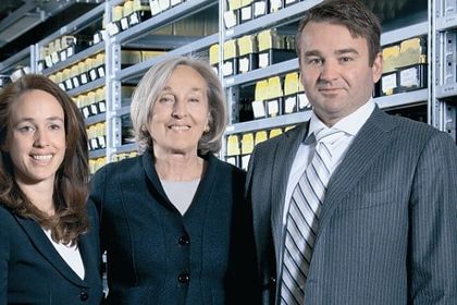 Bei Pilz wird Familienunternehmenskultur nicht nur gepredigt, sondern auch gelebt: Die Geschäftsführung mit Renate Pilz (Mitte) und ihren Kindern Susanne Kunschert und Thomas Pilz.