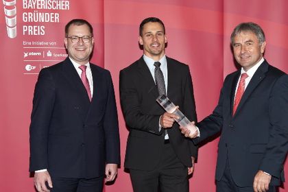 Clemens Launer erhält den Bayerischen Gründerpreis 2015 für die iNDTact GmbH aus Würzburg 
