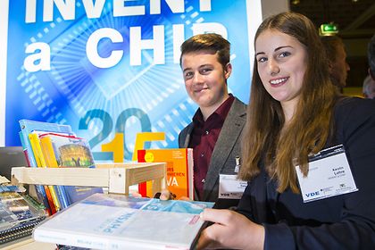 Christoph Sieland und Karoline Lohre, Platz 2 beim Wettbewerb Invent a Chip 2015 Christoph Sieland und Karoline Lohre, Platz 2 beim Wettbewerb Invent a Chip 2015