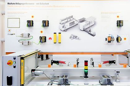 Demonstration at the Weidmüller booth Demonstration at the Weidmüller booth