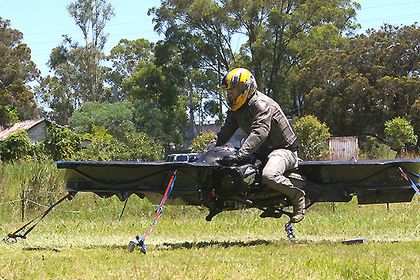 Chris Malloy auf seinem Hoverbike
