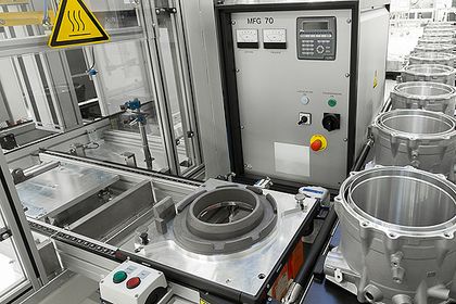 Im Zuge der neuen Motorenproduktion in Bad Neustadt wird im Frühjahr 2015 als erstes Produkt eine Synchronmaschine für einen elektrischen Hinterachsantrieb gefertigt. Der Elektromotor eignet sich für Hybrid-, als auch für reine Elektrofahrzeuge.