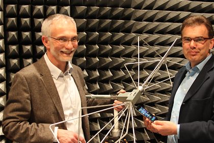 Professoren Uwe Meier (links) und Jürgen Jasperneite vom inIT Professoren Uwe Meier (links) und Jürgen Jasperneite vom inIT