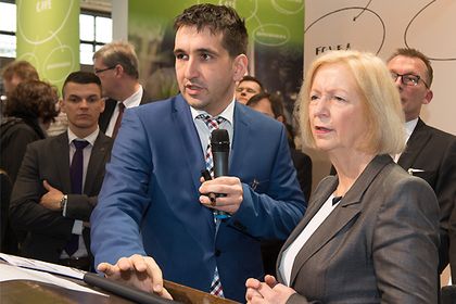 Preisträger Markus Weber mit Johanna Wanka und Gesche Jost Preisträger Markus Weber mit Johanna Wanka und Gesche Jost