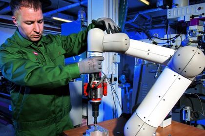 Elkmann, Zusammenarbeit Menschen und Roboter, Teaser 