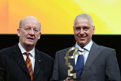 Deutsche Messe, Wolfgang Wahlster mit Hermes Award Gewinner Bosch Rexroth Dr  Ing  Karl Tragl 