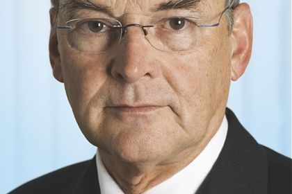 Dr. Erhard Tellbüscher, Lenze: »Wir werden unser Ziel erreichen, im Jahr 2011 als gut aufgestellter Automatisierer am Markt zu sein.« Dr. Erhard Tellbüscher, Lenze: »Wir werden unser Ziel erreichen, im Jahr 2011 als gut aufgestellter Automatisierer am Markt zu sein.«