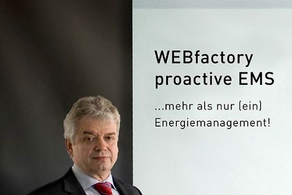 WEBfactory-Geschäftsführer Bernhard Böhrer präsentiert die Energie-Management-Software »WEBfactory p.EMS«. WEBfactory-Geschäftsführer Bernhard Böhrer präsentiert die Energie-Management-Software »WEBfactory p.EMS«.