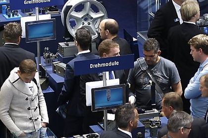 Besucher der Motek 