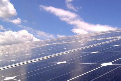 Siemens liefert schlüsselfertige Photovoltaik-Großanlagen und bietet auch den zugehörigen Service an.