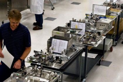 Endmontage der Gasanalysatoren bei der Firma Spectra-Sensors, die von Endress+Hauser übernommen wurde. Endmontage der Gasanalysatoren bei der Firma Spectra-Sensors, die von Endress+Hauser übernommen wurde.