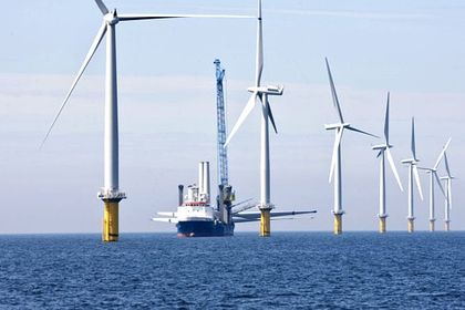 Montage des Offshore-Windparks Horns Rev 2