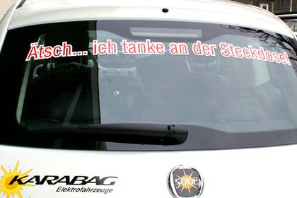 Karabag-Fiat 500, Heckscheibe mit Aufschrift