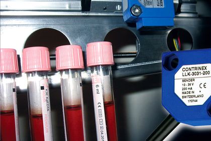 Schmuckbild, Opto-Sensor, Blutproben-Röhrchen Schmuckbild, Opto-Sensor, Blutproben-Röhrchen