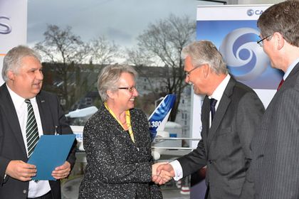 Prof. Jürgen Becker, Prof. Dr. Annette Schavan, Bernhard Gerwert, Prof. Heinrich Dämbkes (v.l.n.r.) Prof. Jürgen Becker, Prof. Dr. Annette Schavan, Bernhard Gerwert, Prof. Heinrich Dämbkes (v.l.n.r.)