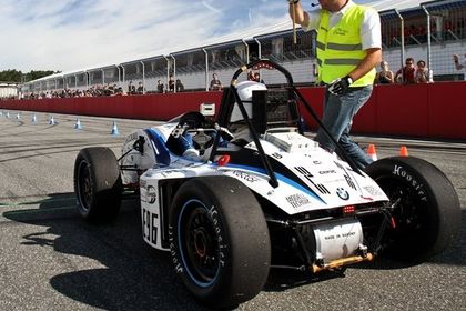 Formula Students Germany Rennwagen auf der Strecke Formula Students Germany Rennwagen auf der Strecke