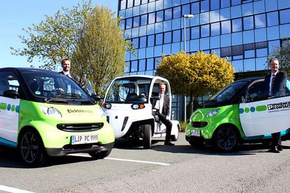 Elektrosmart vor dem Hauptsitz von Phoenix Contact Elektrosmart vor dem Hauptsitz von Phoenix Contact